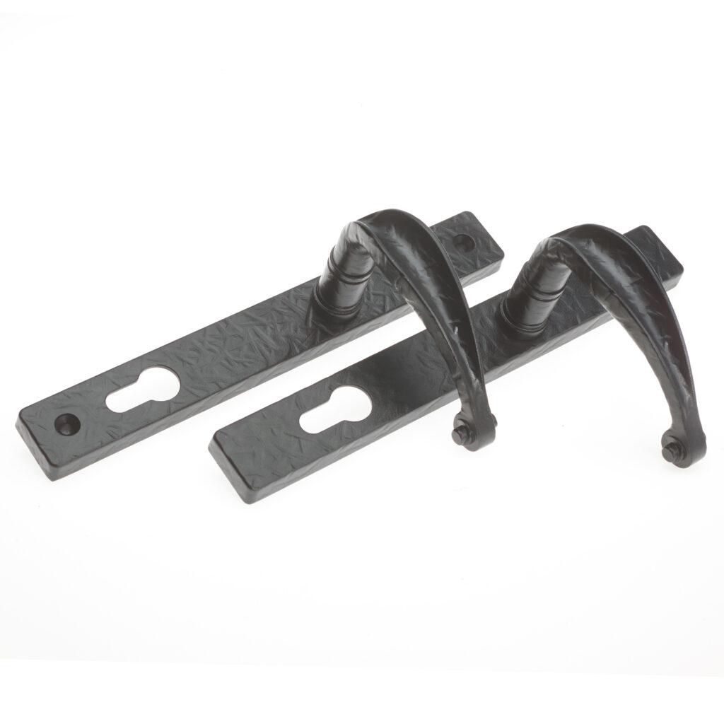 Cottage Style Handle in Forged Black